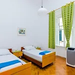 Two Stars Two Beds Downtown Дубровник