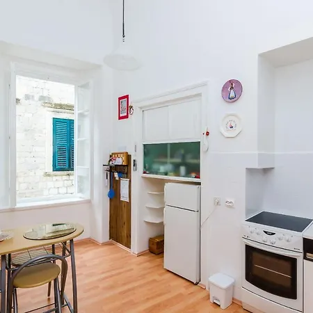 Apartment Two Stars Two Beds Downtown