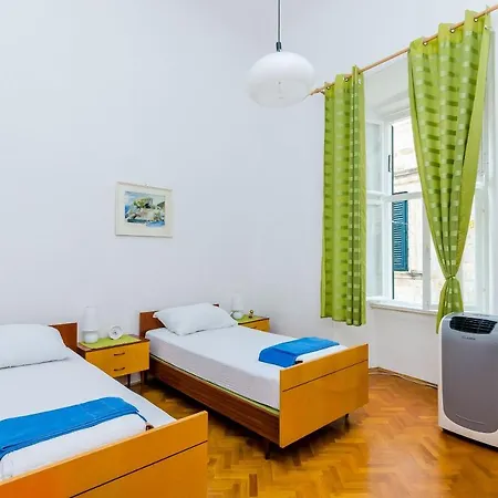 Two Stars Two Beds Downtown Ragusa