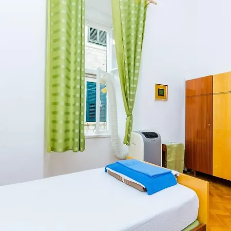 Two Stars Two Beds Downtown * Ragusa