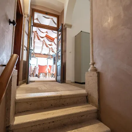 Two Stars Two Beds Downtown Appartement