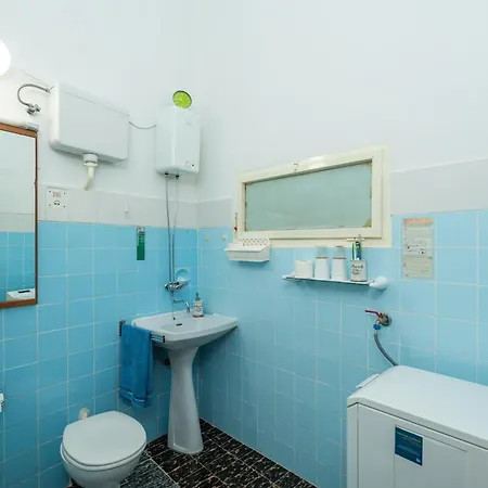 Two Stars Two Beds Downtown