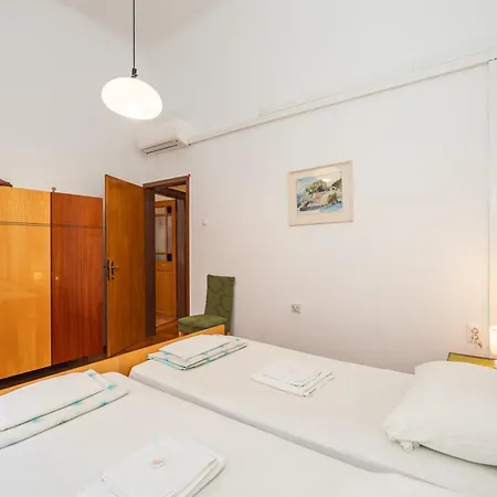 Апартаменты Two Stars Two Beds Downtown