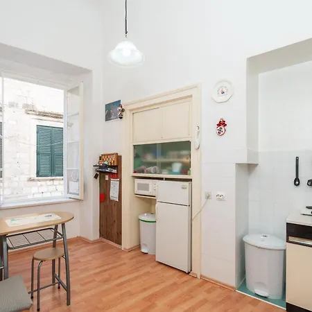 Two Stars Two Beds Downtown