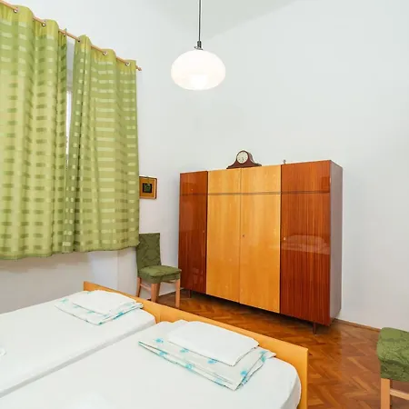 Two Stars Two Beds Downtown *