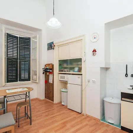 Two Stars Two Beds Downtown Appartement *