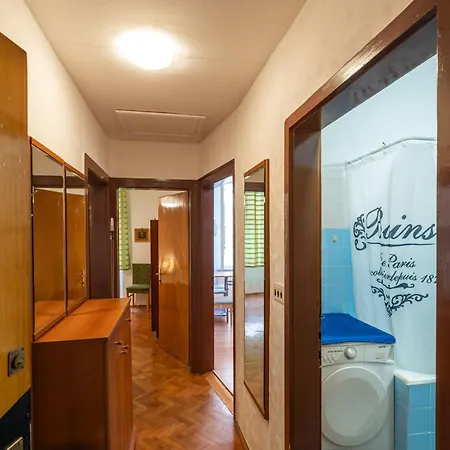 Two Stars Two Beds Downtown