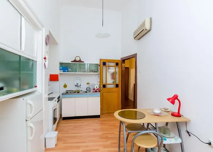 Two Stars Two Beds Downtown * Ragusa