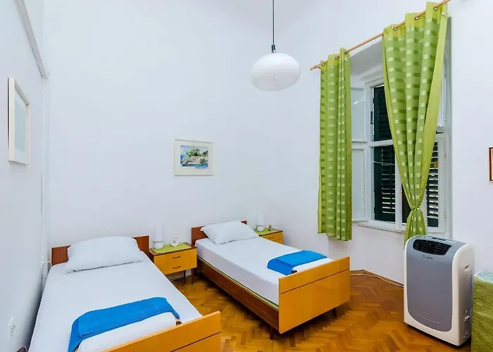 Two Stars Two Beds Downtown Appartement *