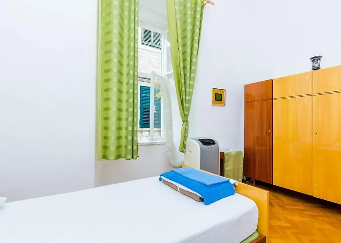 Two Stars Two Beds Downtown * Ragusa