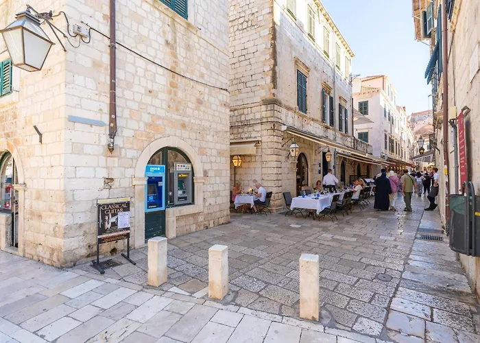 Two Stars Two Beds Downtown * Ragusa