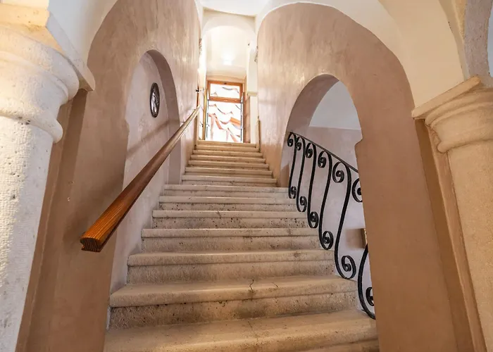 Two Stars Two Beds Downtown *