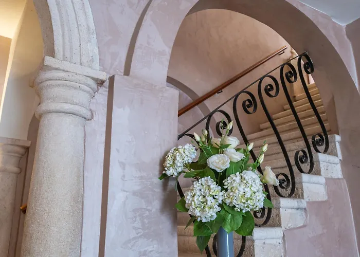 Two Stars Two Beds Downtown