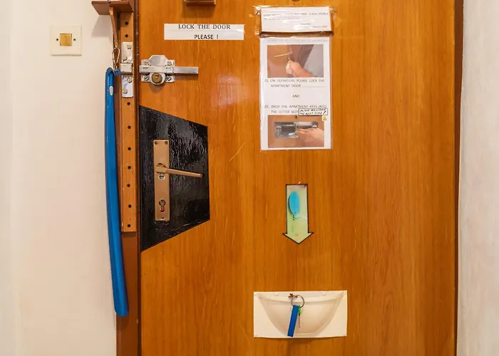 Two Stars Two Beds Downtown