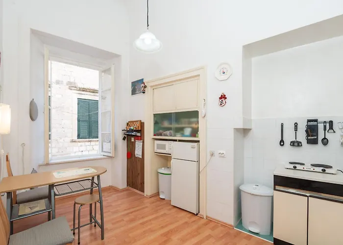 Two Stars Two Beds Downtown