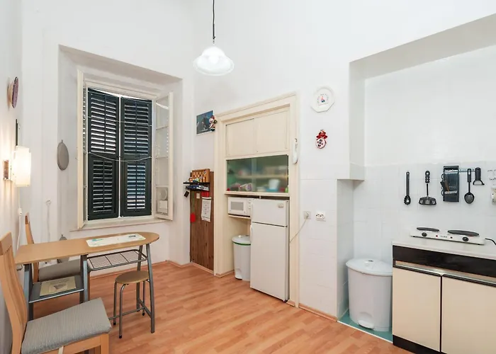 Two Stars Two Beds Downtown Appartement *