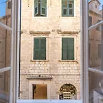 Two Stars Two Beds Downtown Dubrovnik
