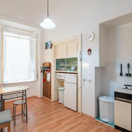 Two Stars Two Beds Downtown Apartment *